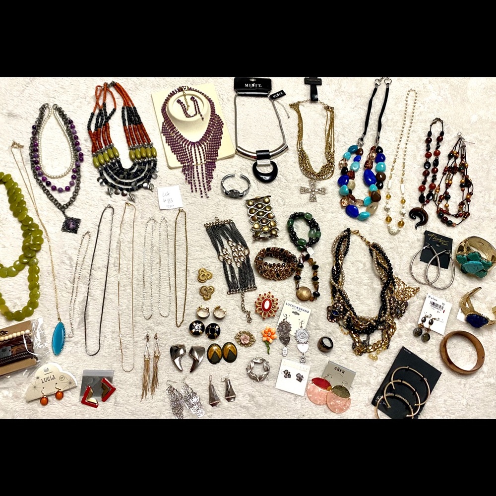 Lot of 50pcs Vintage to Now Jewelry - Picture 3 of 8